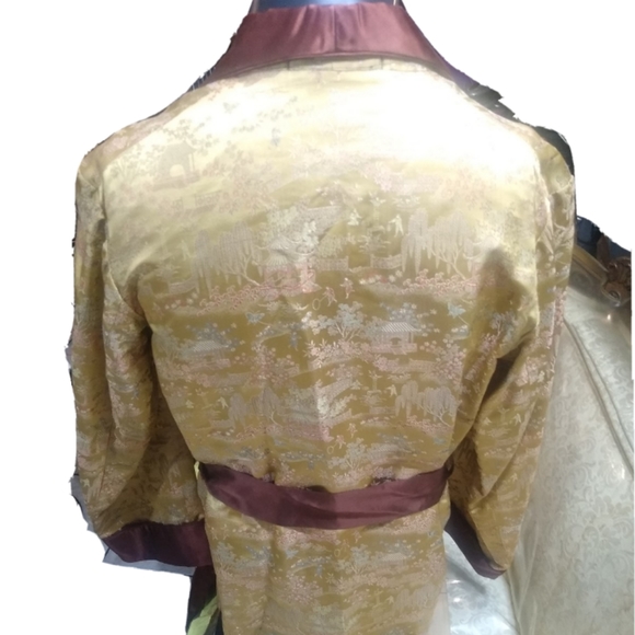 Golden Chinese Silk smoking jacket beautiful embroidery scenes - Picture 8 of 16
